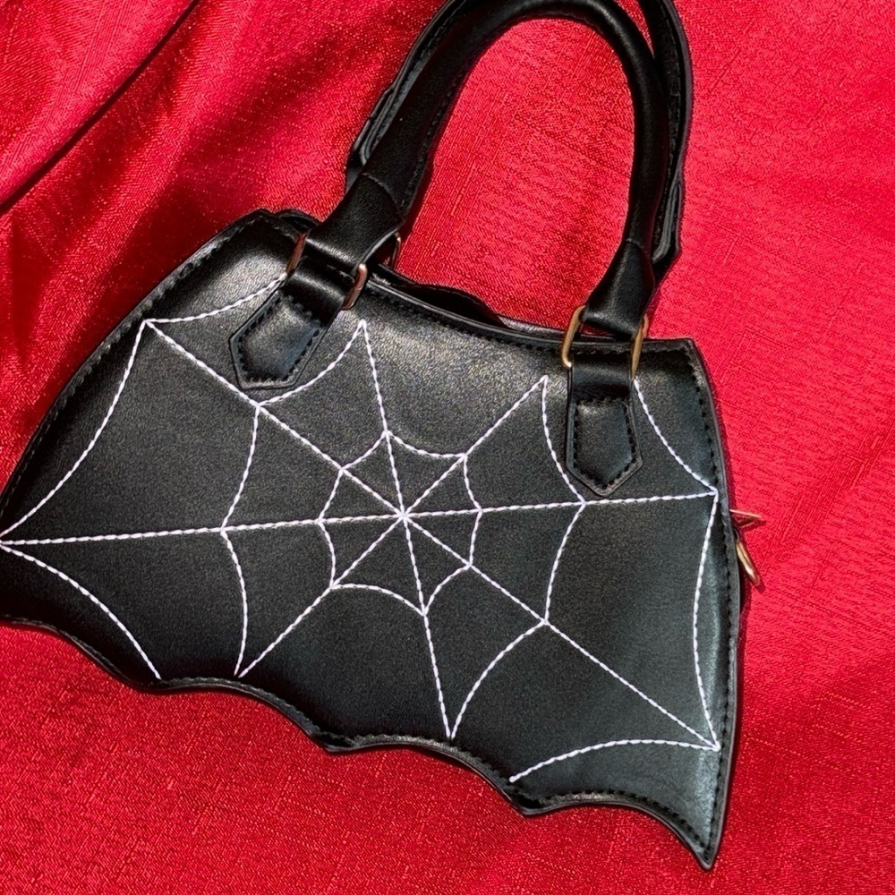 BATWING SPIDERWEB SHOULDER BAG - Picture 2 of 8